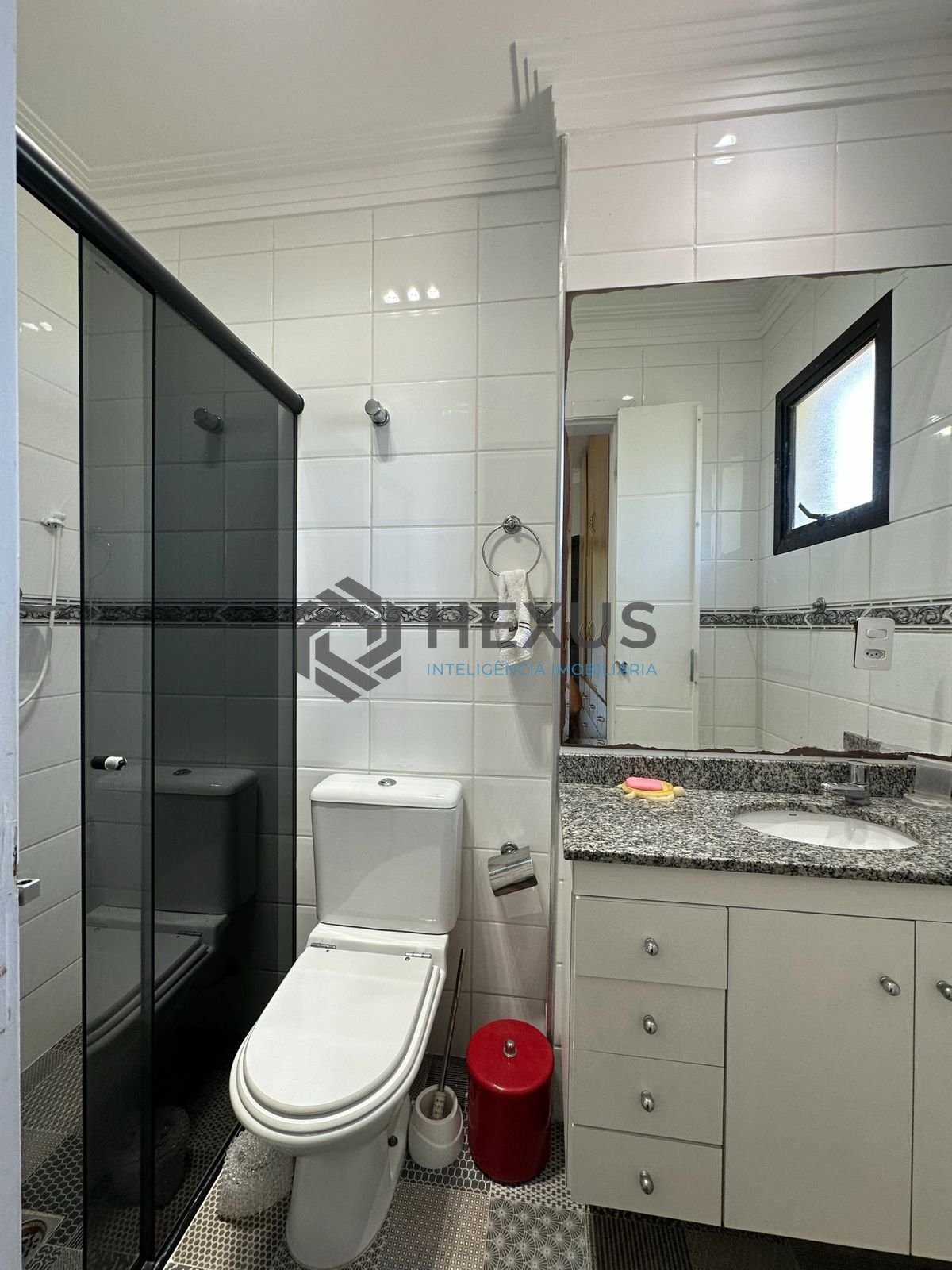 Foto 26 de Apartamento reformado com varanda vista mar e lazer a 450m da praia noTortugas na Enseada, Guarujá