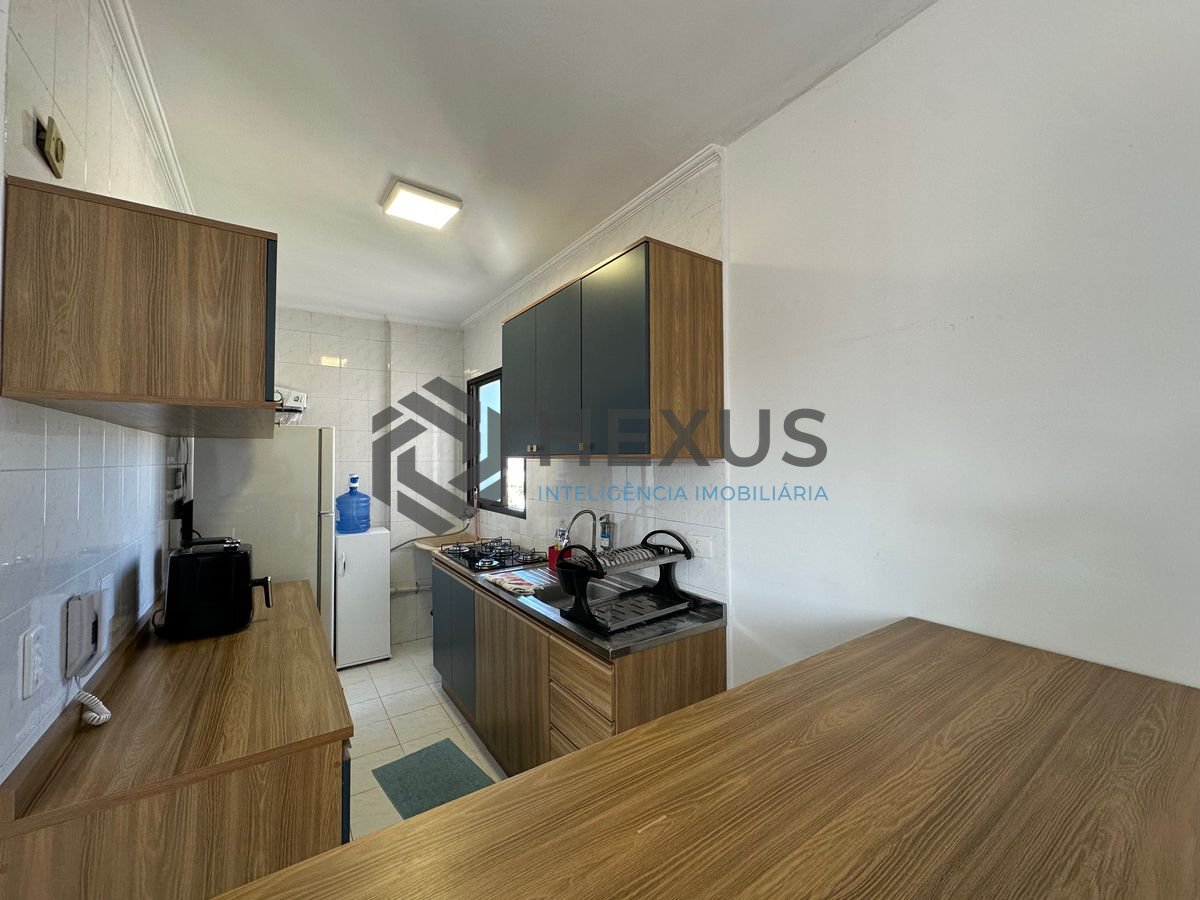 Foto 6 de Apartamento com varanda e lazer a 500m da praia na Enseada, Guarujá