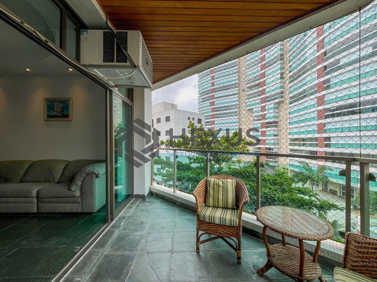 Foto 11 de Apartamento com varanda e lazer na região do Região dos Hotéis na Enseada, Guarujá