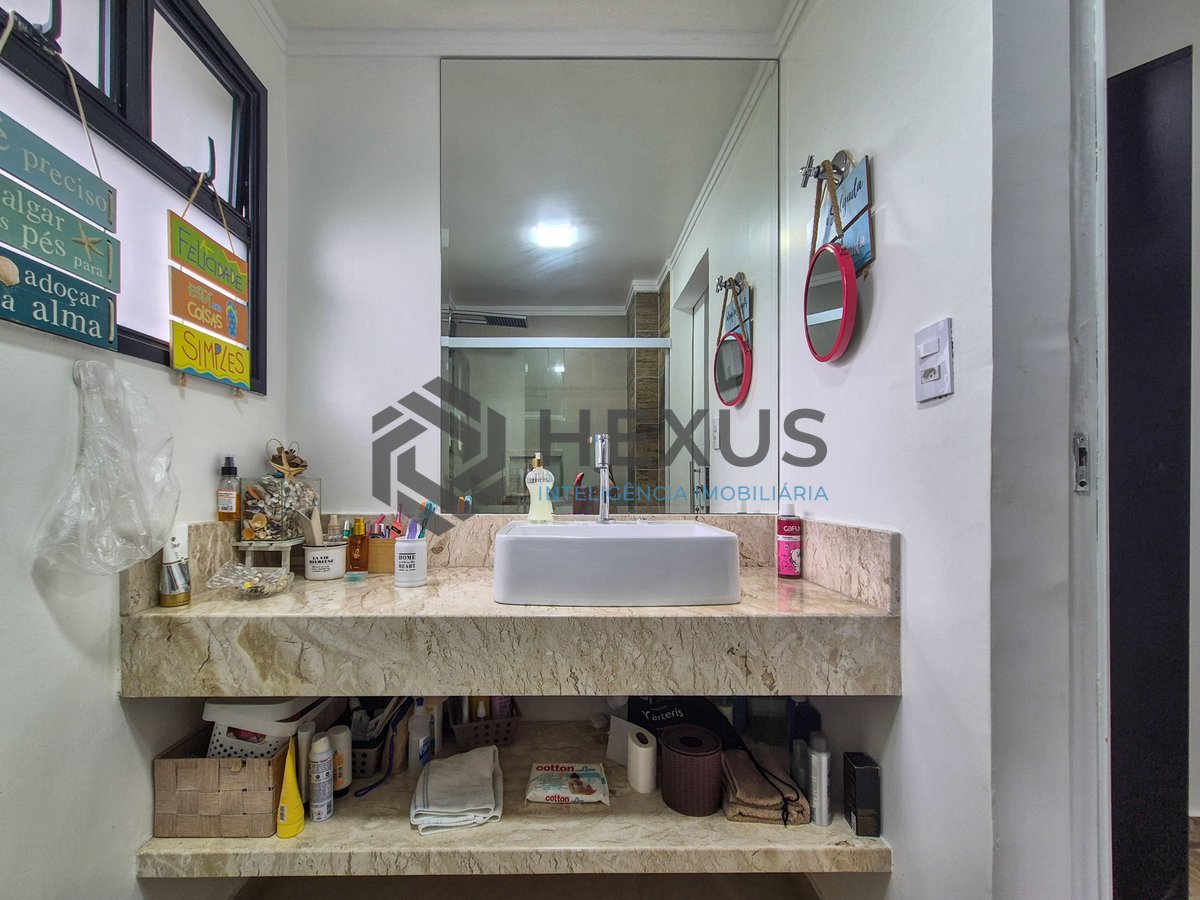 Foto 15 de Apartamento com varanda e lazer a 1 quadra da praia nas Pitangueiras, Guarujá