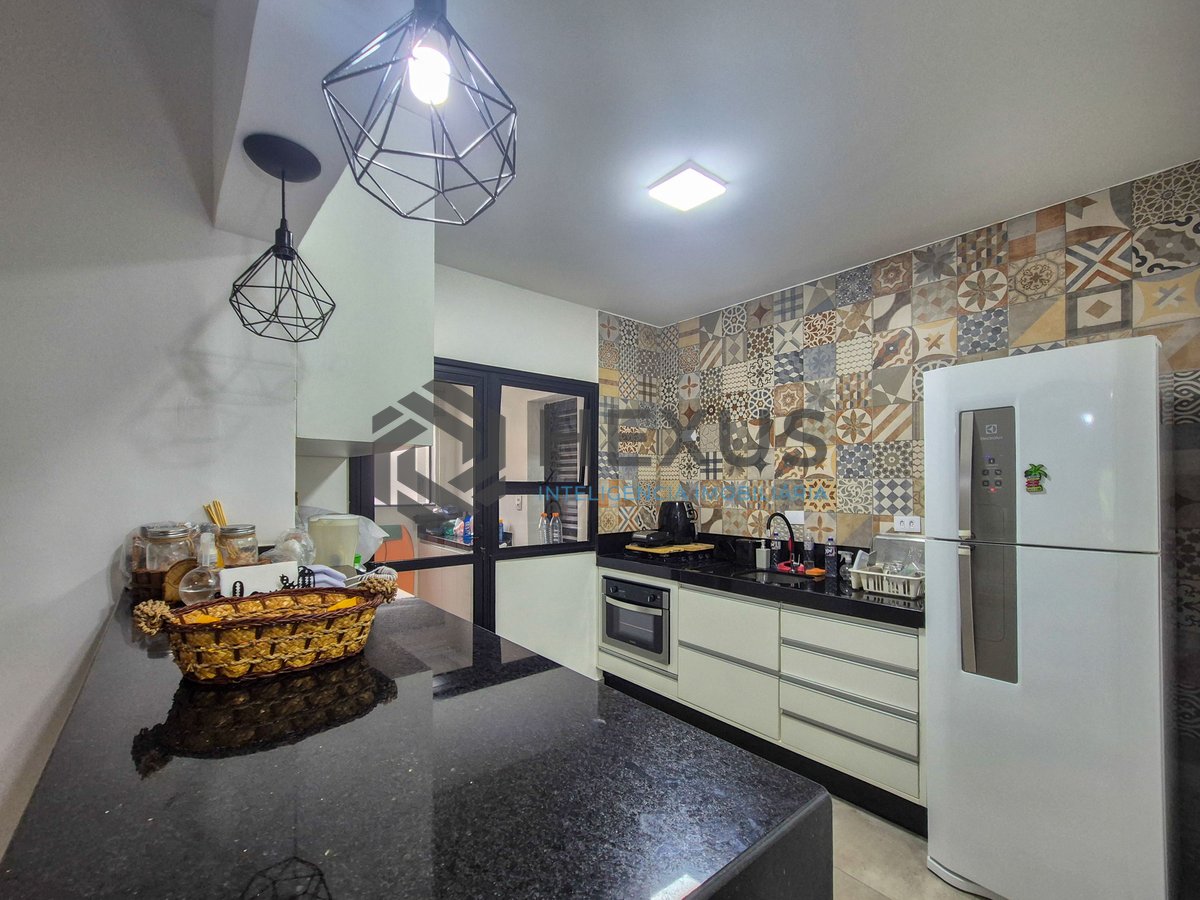 Foto 26 de Apartamento com varanda e lazer a 1 quadra da praia nas Pitangueiras, Guarujá