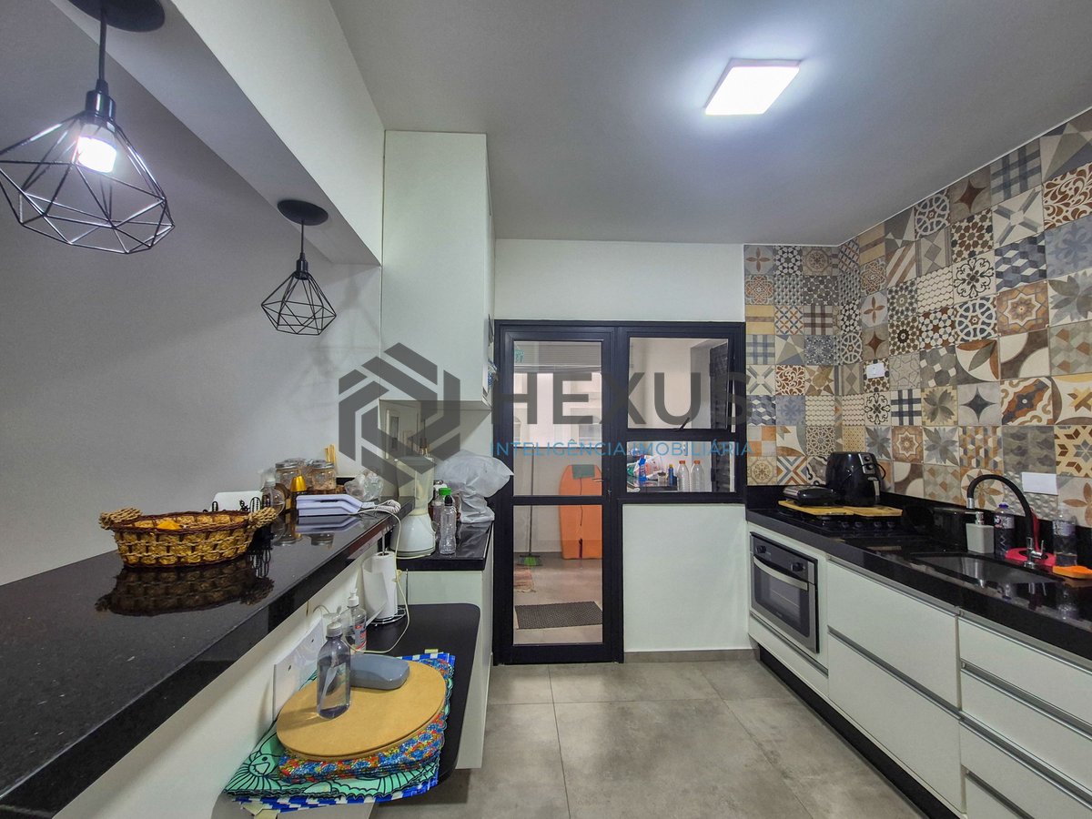 Foto 27 de Apartamento com varanda e lazer a 1 quadra da praia nas Pitangueiras, Guarujá