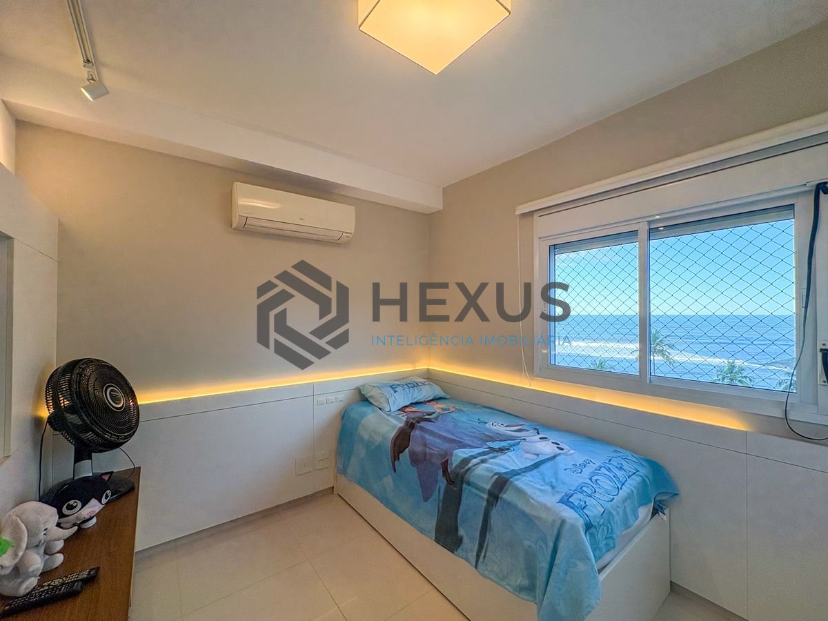 Foto 13 de Apartamento reformado com varanda vista mar e lazer na beira mar da Enseada, Guarujá