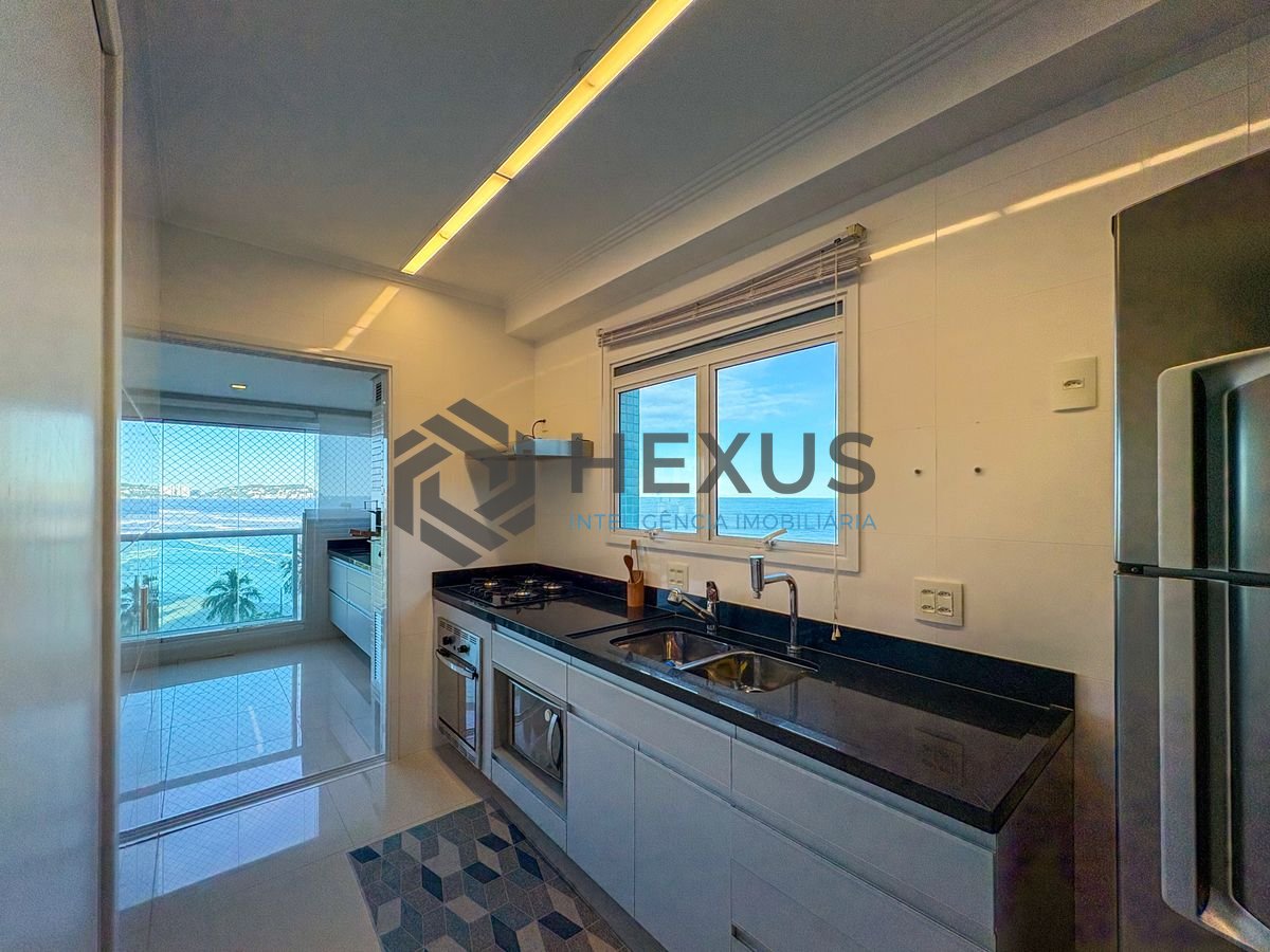 Foto 26 de Apartamento reformado com varanda vista mar e lazer na beira mar da Enseada, Guarujá