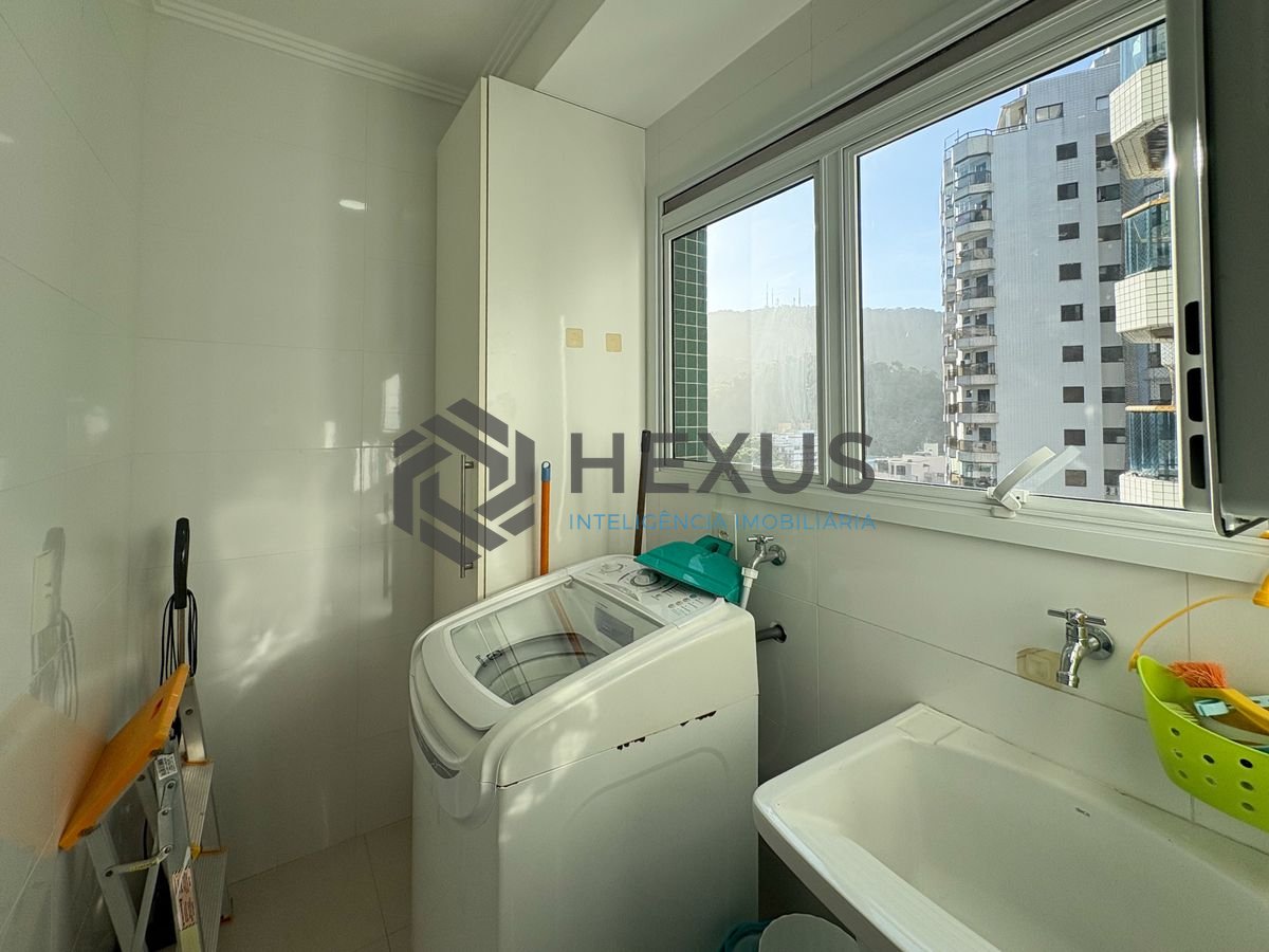 Foto 25 de Apartamento com varanda vista mar e lazer na beira mar da praia na Enseada, Guarujá