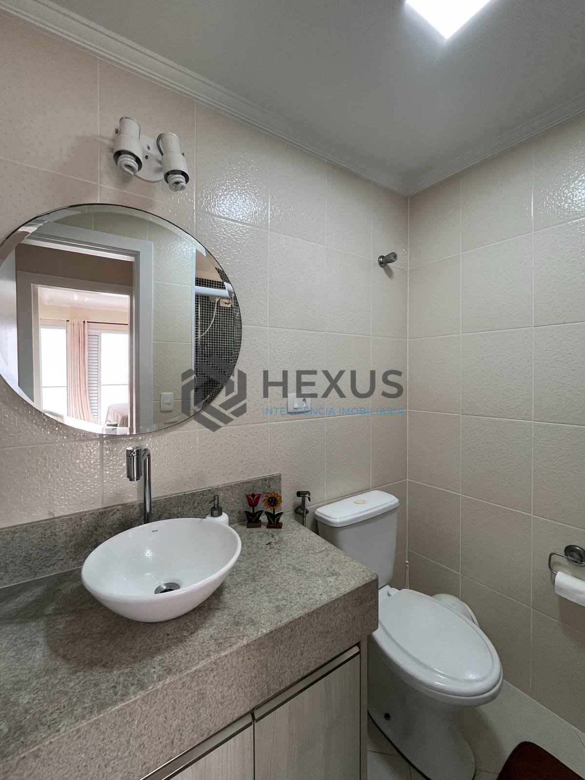 Foto 17 de Apartamento na quadra mar das Pitangueiras, com lazer e vaga à venda, Pitangueiras, Guarujá, SP