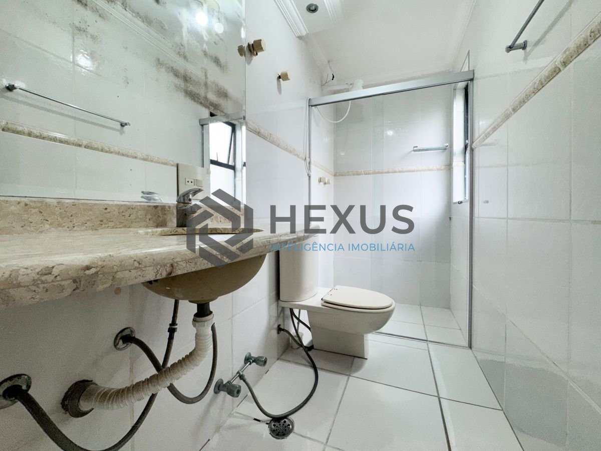 Foto 17 de Apartamento com varanda e lazer a 100m da praia nas Pitangueiras, Guarujá