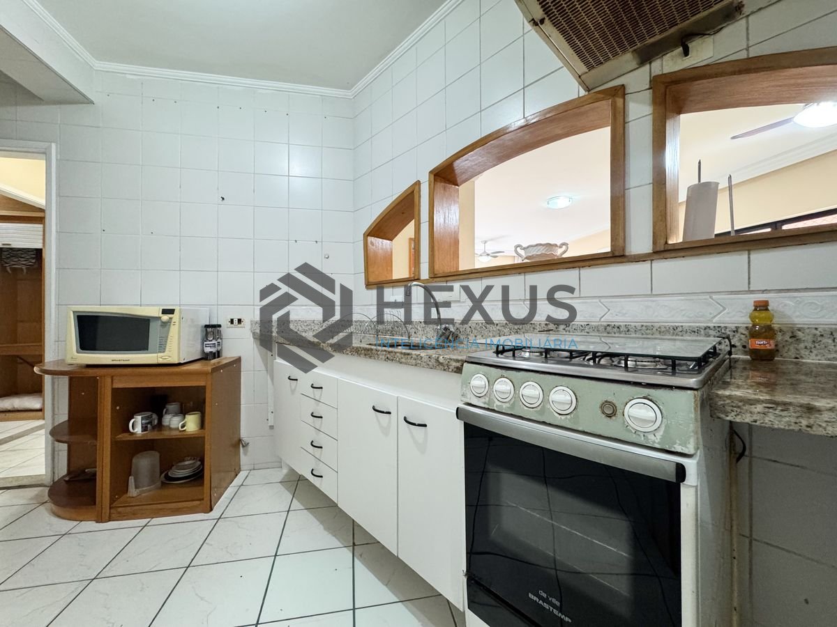 Foto 26 de Apartamento com varanda e lazer a 100m da praia nas Pitangueiras, Guarujá