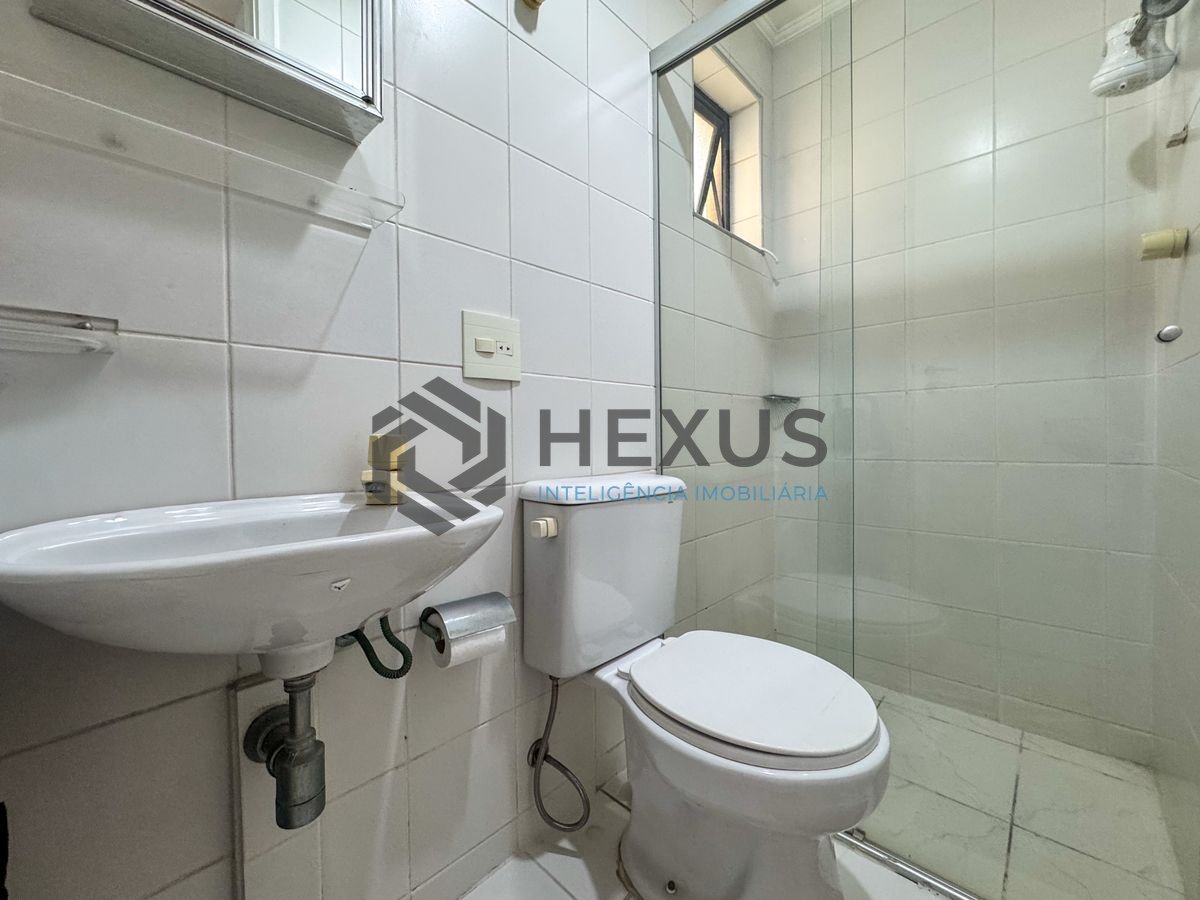 Foto 32 de Apartamento com varanda e lazer a 100m da praia nas Pitangueiras, Guarujá