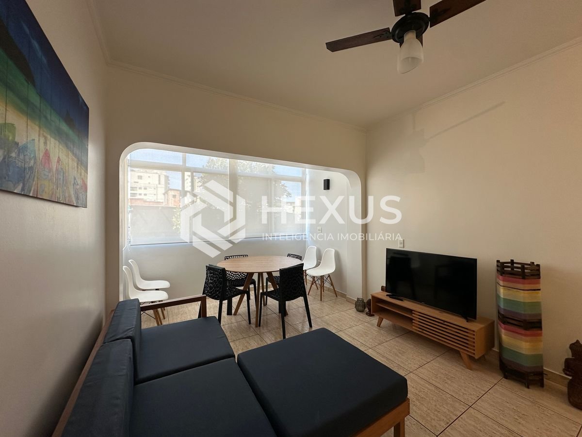 Foto 2 de Apartamento reformado com varanda a 2 quadras da praia na Enseada, Guarujá