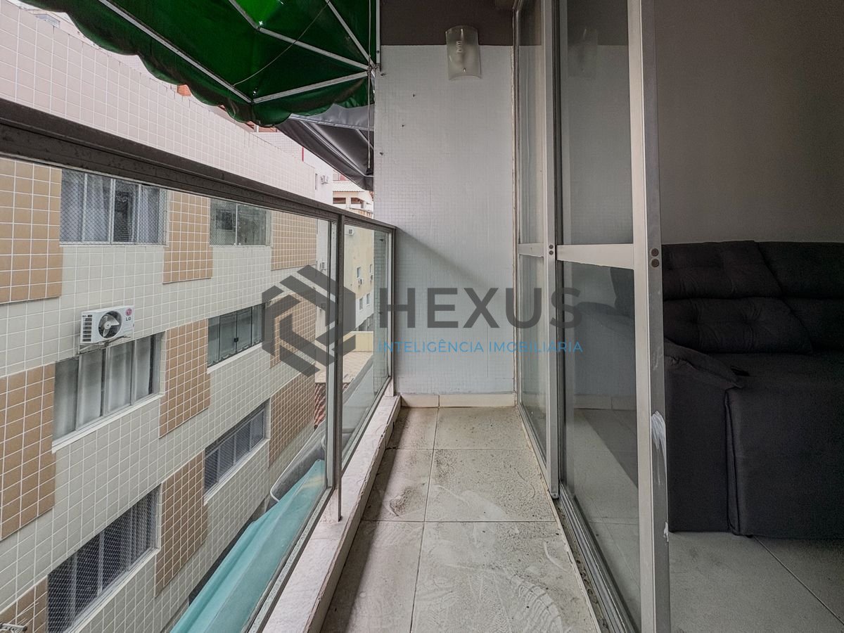 Foto 4 de Apartamento com varanda e lazer a 300m da praia na Enseada, Guarujá