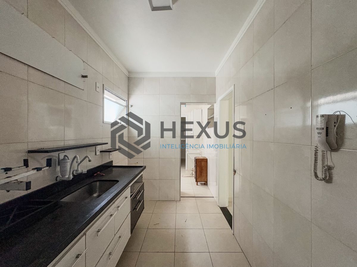 Foto 14 de Apartamento com varanda e lazer a 300m da praia na Enseada, Guarujá