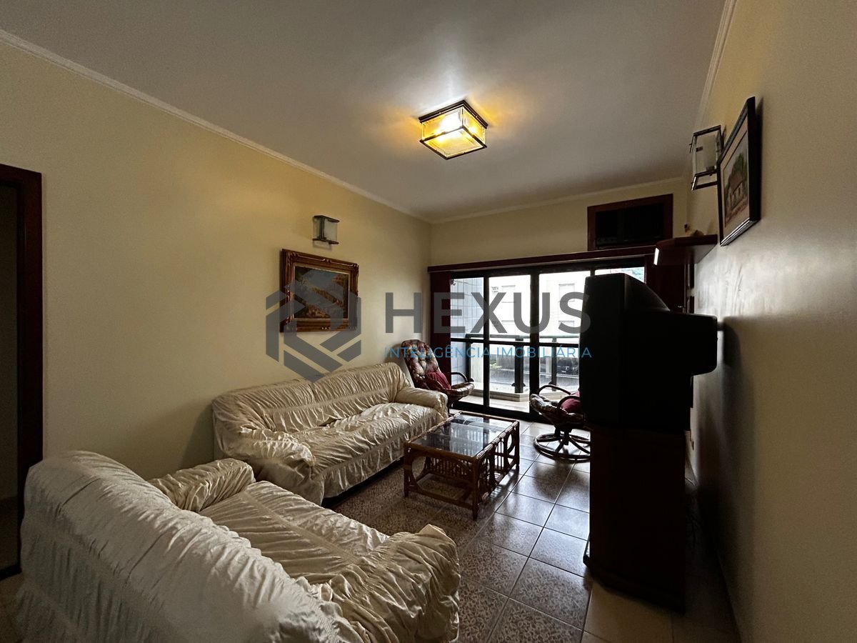 Foto 4 de Apartamento com varanda a 250m da praia na Enseada, Guarujá