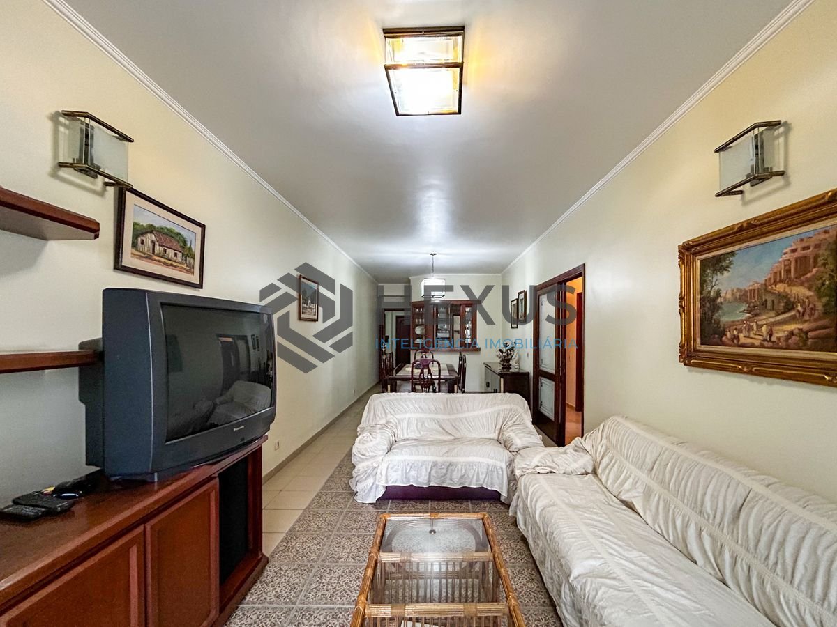 Foto 2 de Apartamento com varanda a 250m da praia na Enseada, Guarujá