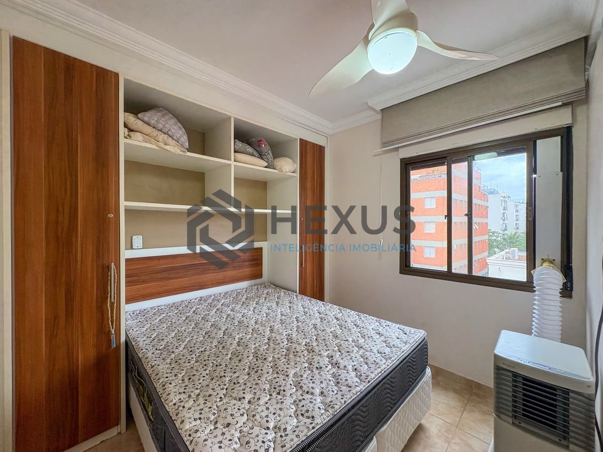 Foto 11 de Apartamento com varanda e lazer a 300m da praia na Enseada, Guarujá