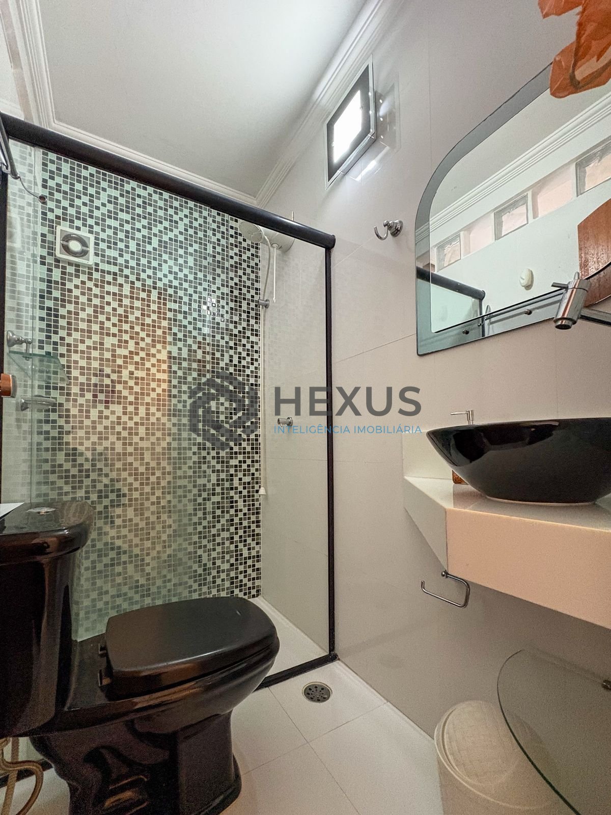 Foto 14 de Apartamento com varanda e lazer a 300m da praia na Enseada, Guarujá