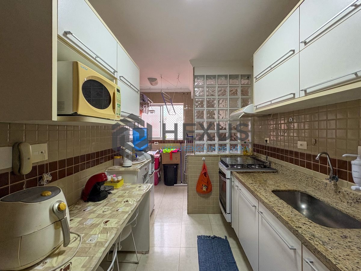 Foto 19 de Apartamento com varanda e lazer a 300m da praia na Enseada, Guarujá