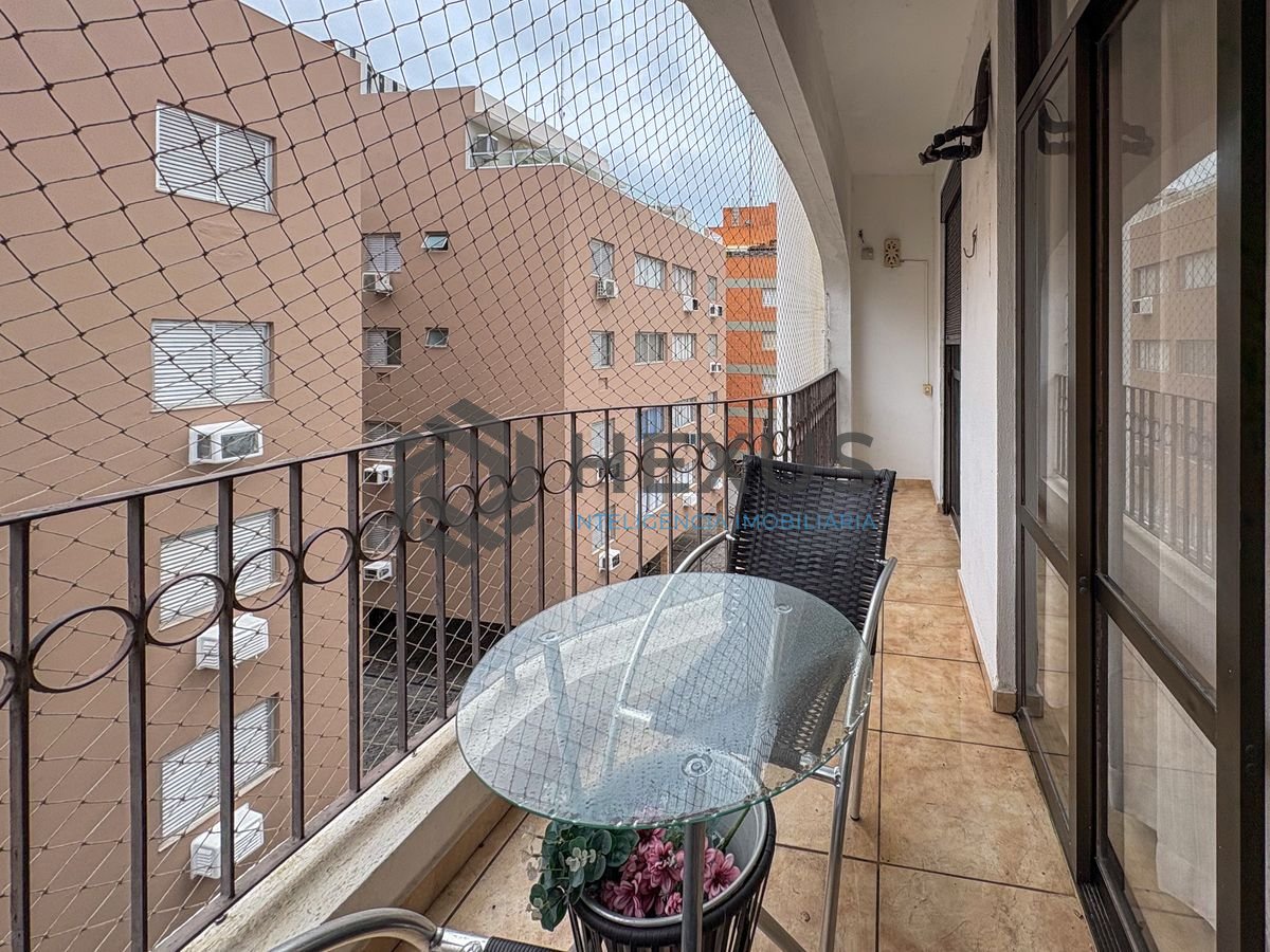 Foto 6 de Apartamento com varanda e lazer a 300m da praia na Enseada, Guarujá