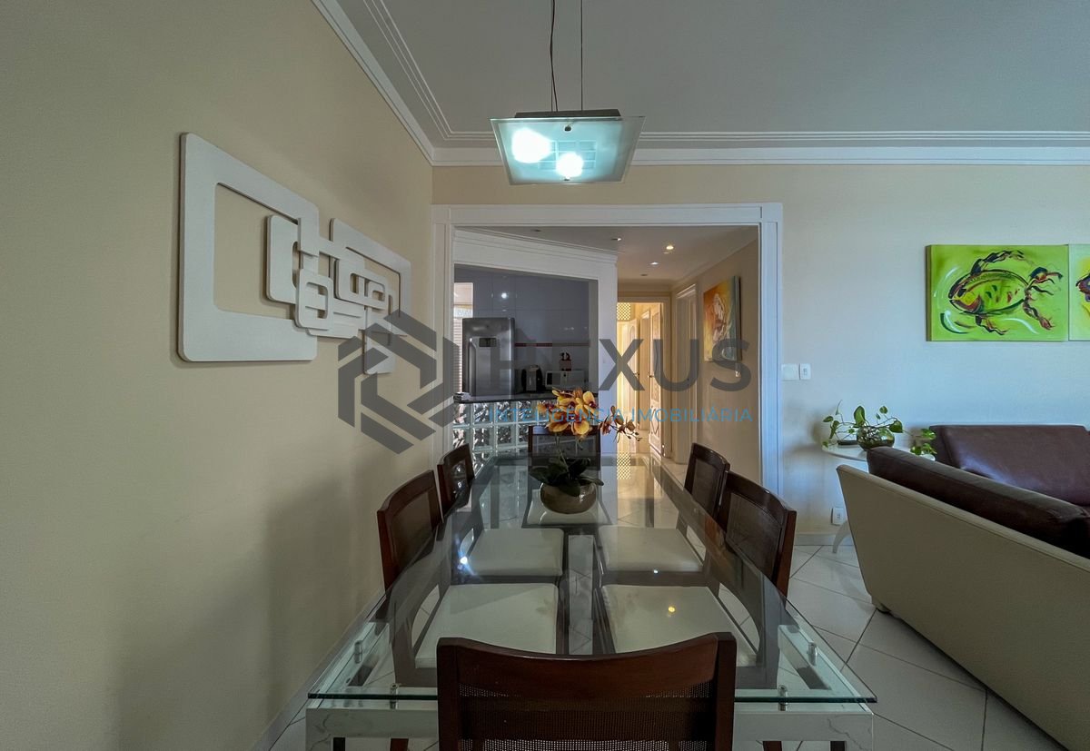 Foto 4 de Apartamento reformado frente mar com varanda vista mar nas Pitangueiras, Guarujá