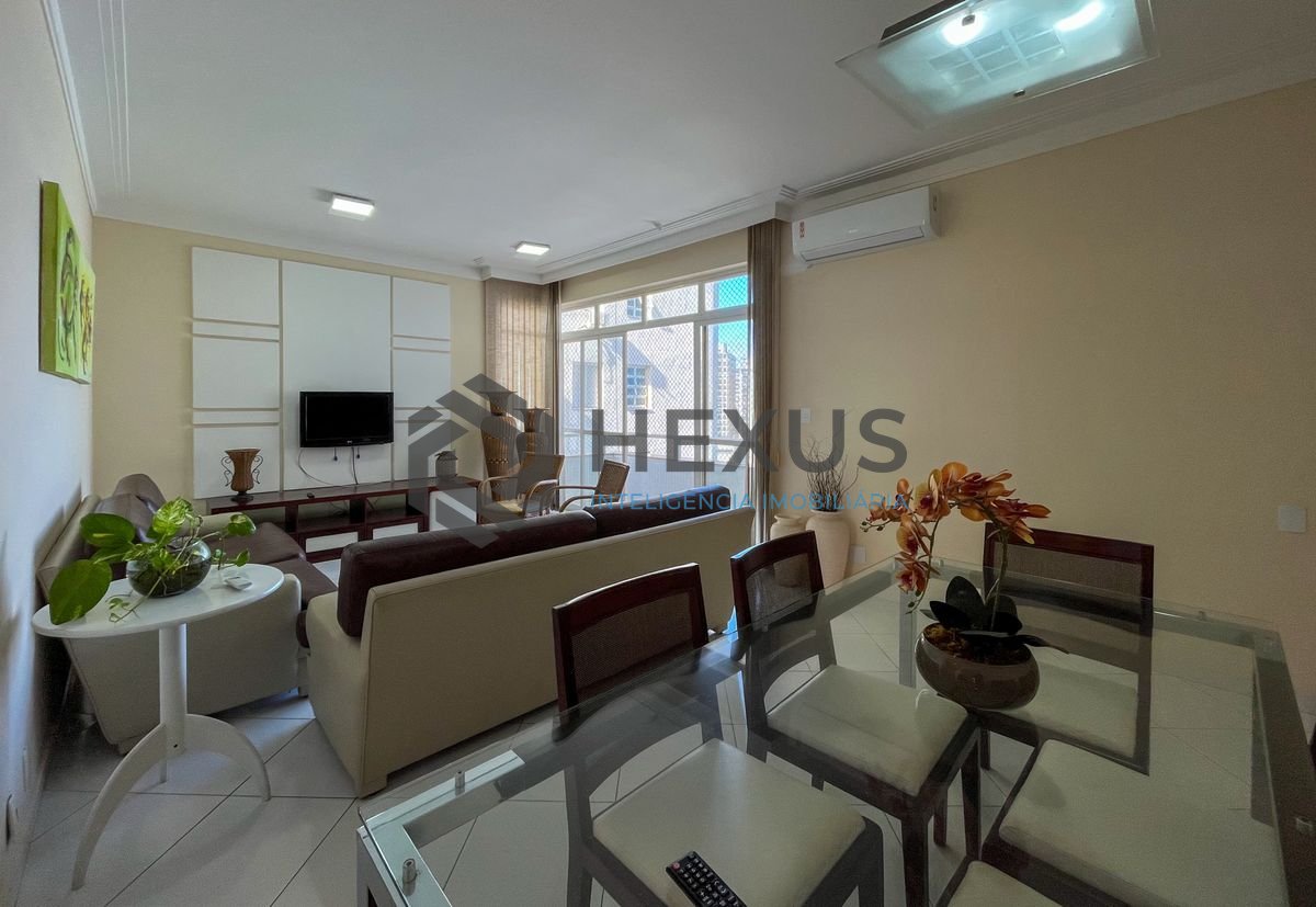 Foto 5 de Apartamento reformado frente mar com varanda vista mar nas Pitangueiras, Guarujá