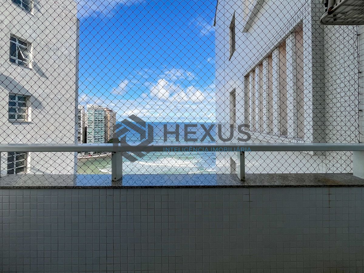 Foto 10 de Apartamento reformado frente mar com varanda vista mar nas Pitangueiras, Guarujá