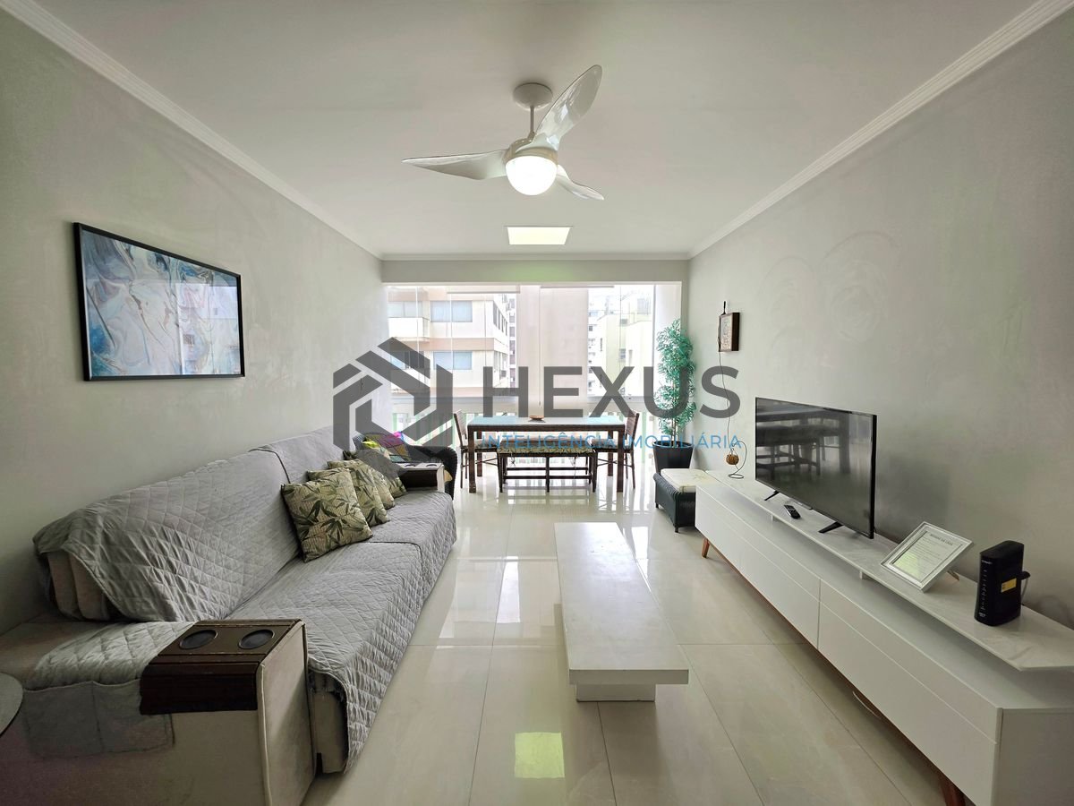 Foto 2 de Apartamento reformado com varanda vista mar a 1 quadra da praia nas Pitangueiras, Guarujá