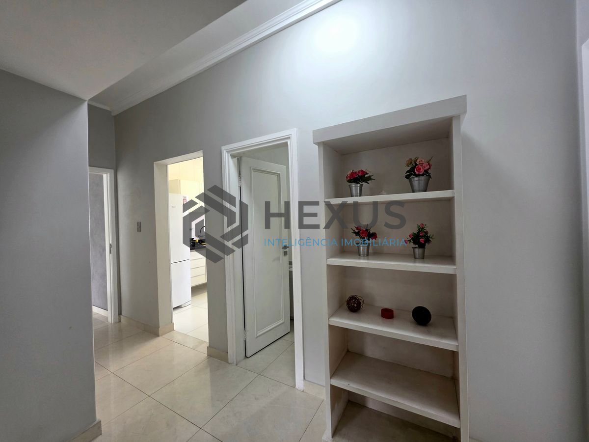 Foto 11 de Apartamento reformado com varanda vista mar a 1 quadra da praia nas Pitangueiras, Guarujá