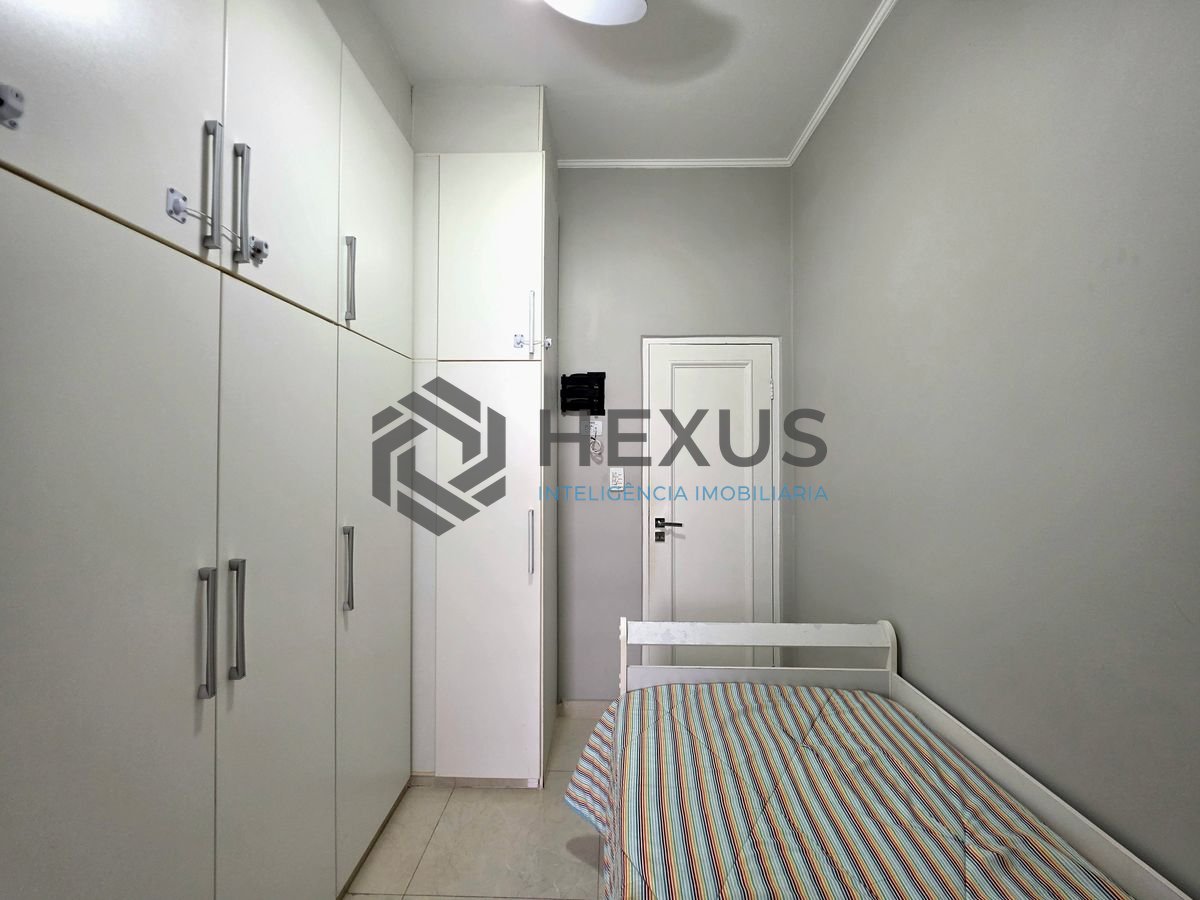 Foto 15 de Apartamento reformado com varanda vista mar a 1 quadra da praia nas Pitangueiras, Guarujá