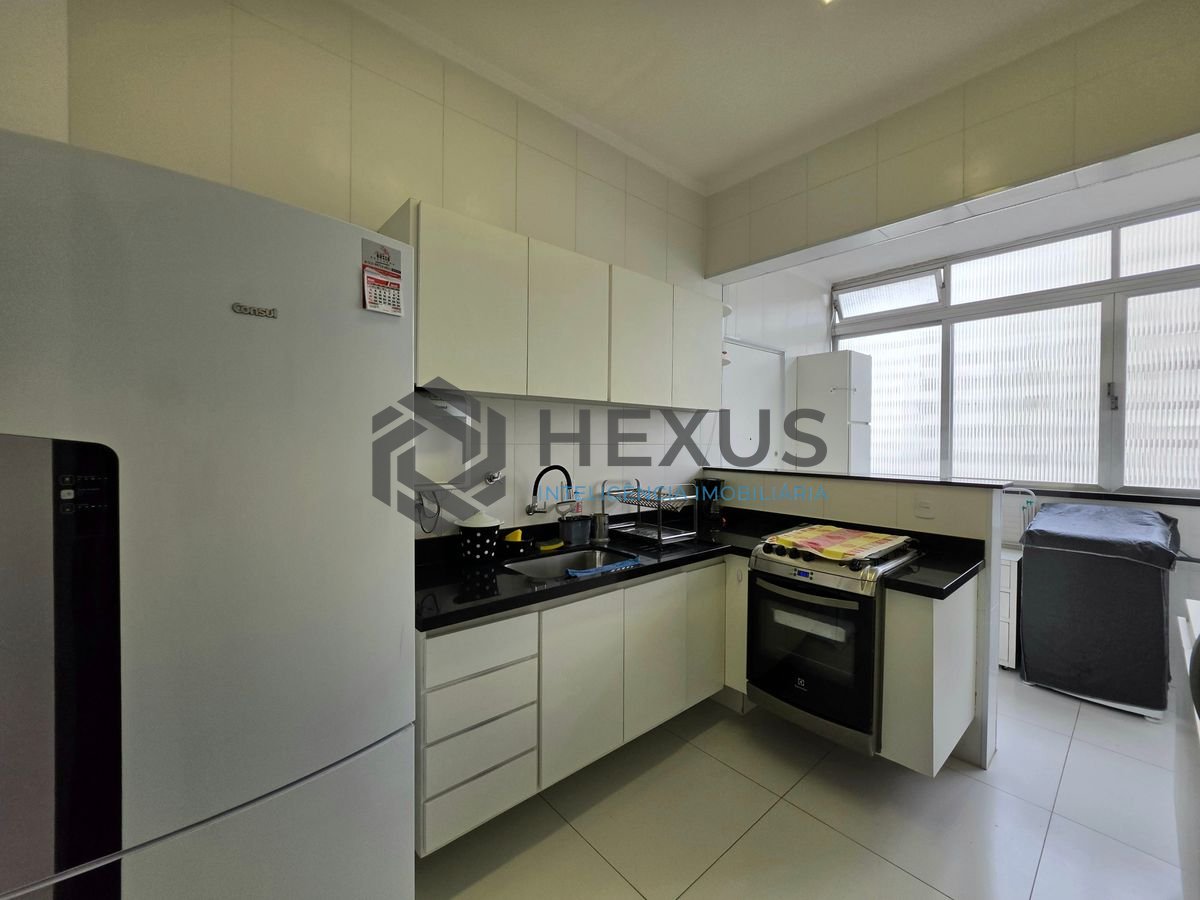 Foto 20 de Apartamento reformado com varanda vista mar a 1 quadra da praia nas Pitangueiras, Guarujá