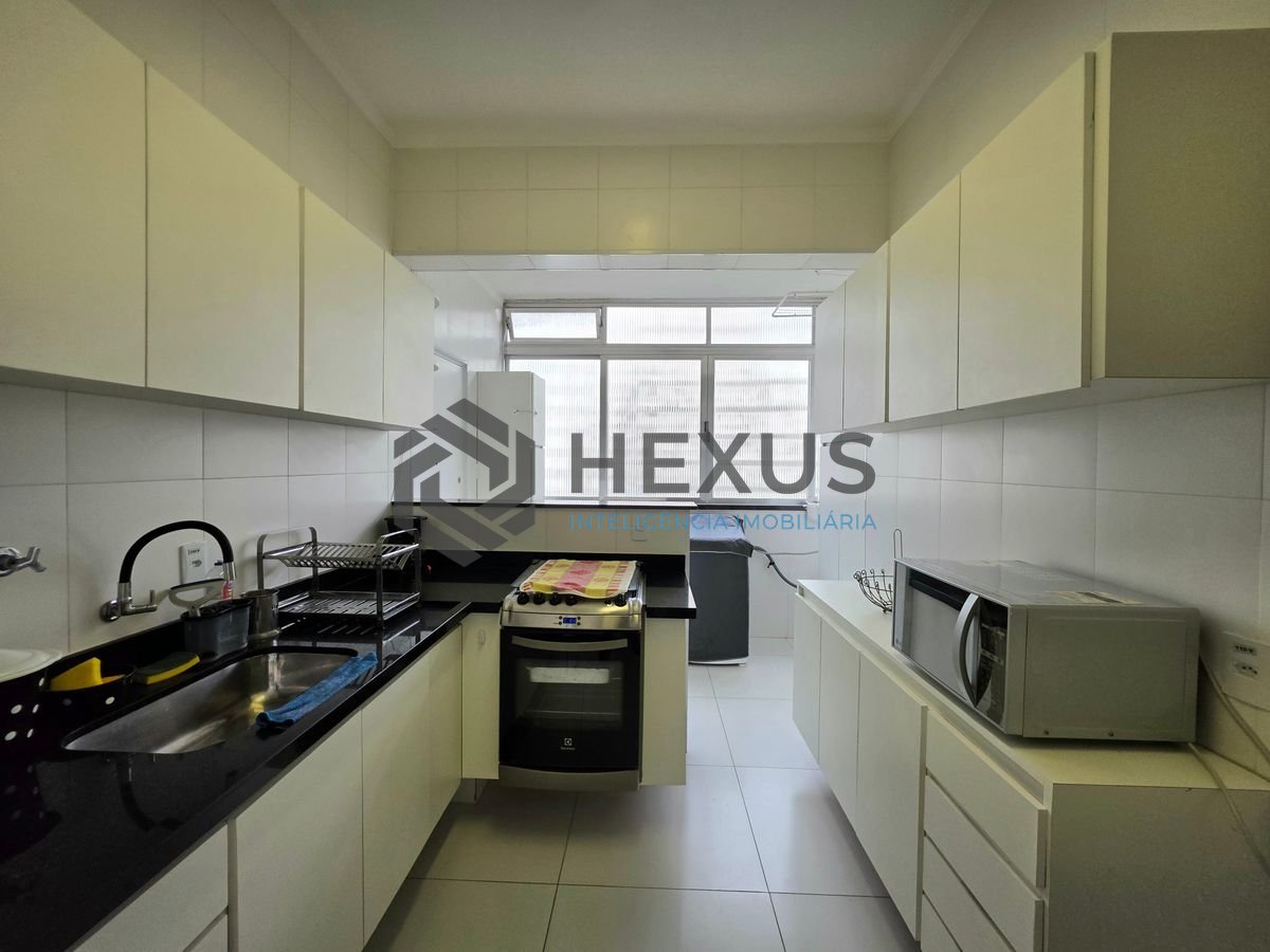 Foto 21 de Apartamento reformado com varanda vista mar a 1 quadra da praia nas Pitangueiras, Guarujá