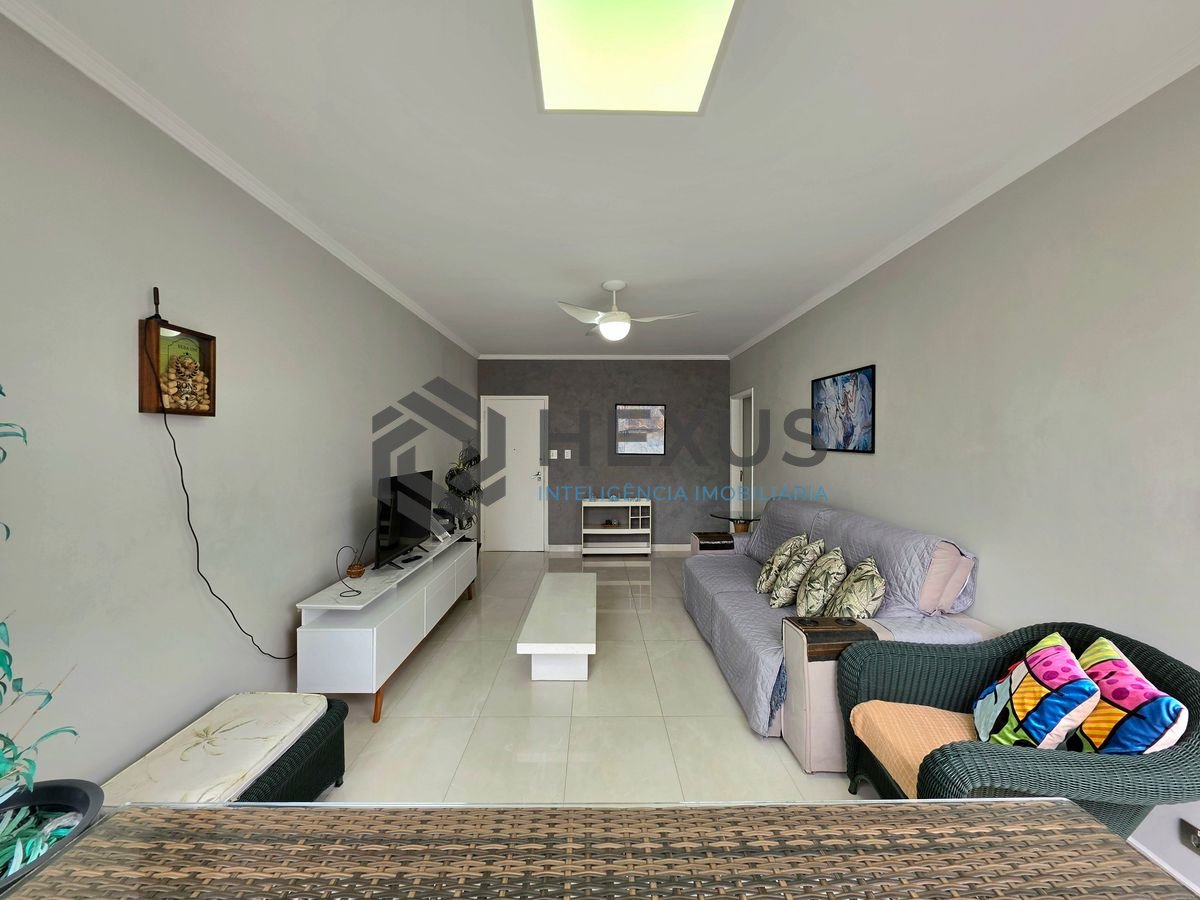 Foto 3 de Apartamento reformado com varanda vista mar a 1 quadra da praia nas Pitangueiras, Guarujá