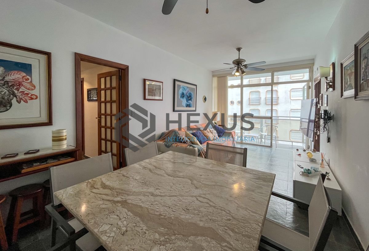 Foto 3 de Apartamento com varanda vista mar na beira mar da praia nas Pitangueiras, Guarujá