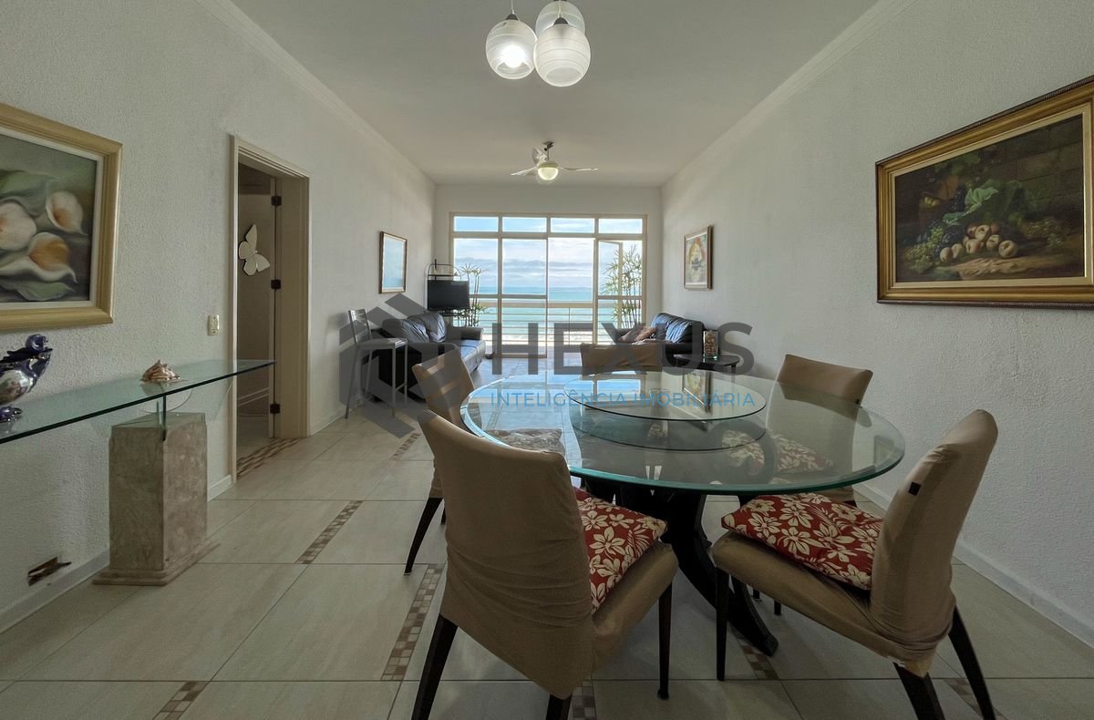 Foto 4 de Apartamento reformado frente mar com varanda vista mar nas Pitangueiras, Guarujá