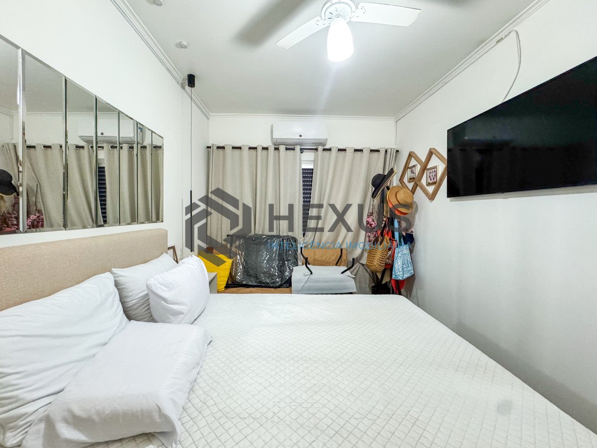Foto 10 de Apartamento com varanda vista mar a 2 quadras da praia nas Pitangueiras, Guarujá