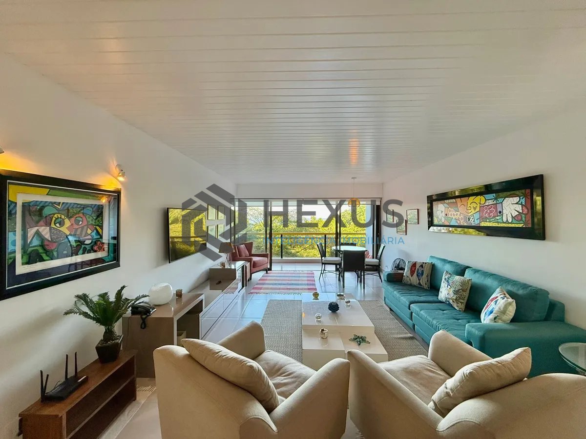 Foto 4 de Apartamento reformado com varanda e lazer na beira mar no Morro Sorocotuba na Enseada, Guarujá