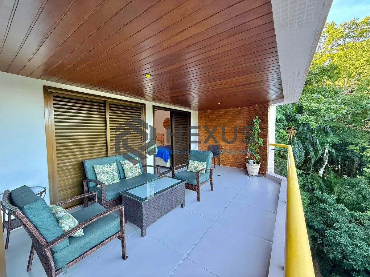 Foto 3 de Apartamento reformado com varanda e lazer na beira mar no Morro Sorocotuba na Enseada, Guarujá