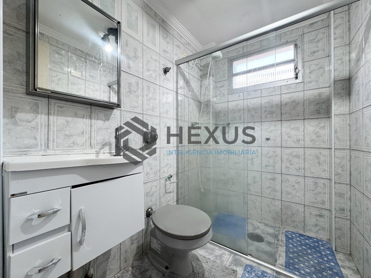 Foto 11 de Apartamento com varanda vista mar a 2 quadras da praia nas Pitangueiras, Guarujá