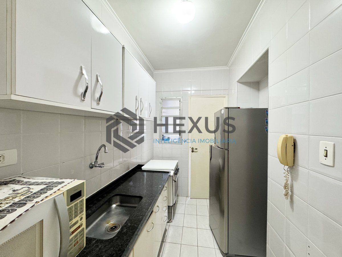 Foto 13 de Apartamento com varanda vista mar a 2 quadras da praia nas Pitangueiras, Guarujá
