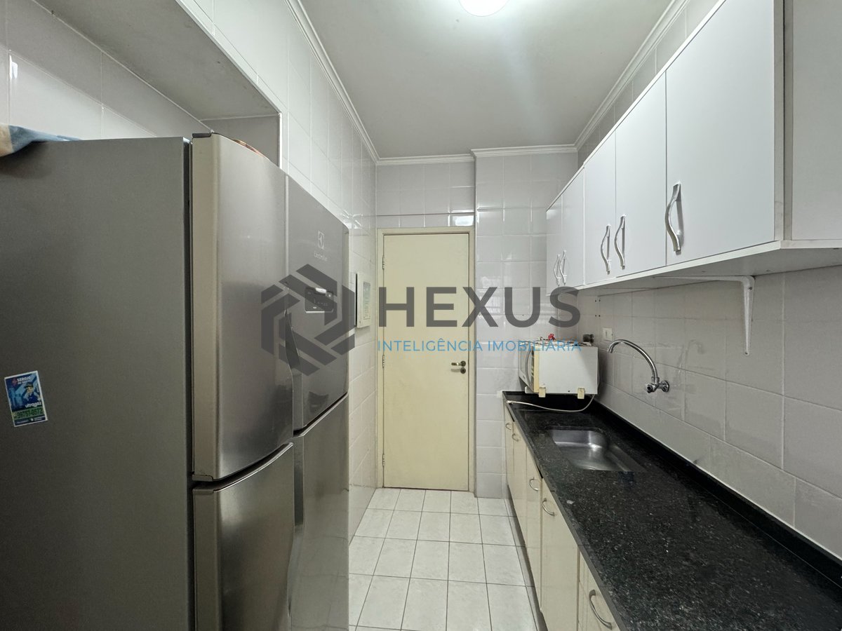 Foto 14 de Apartamento com varanda vista mar a 2 quadras da praia nas Pitangueiras, Guarujá