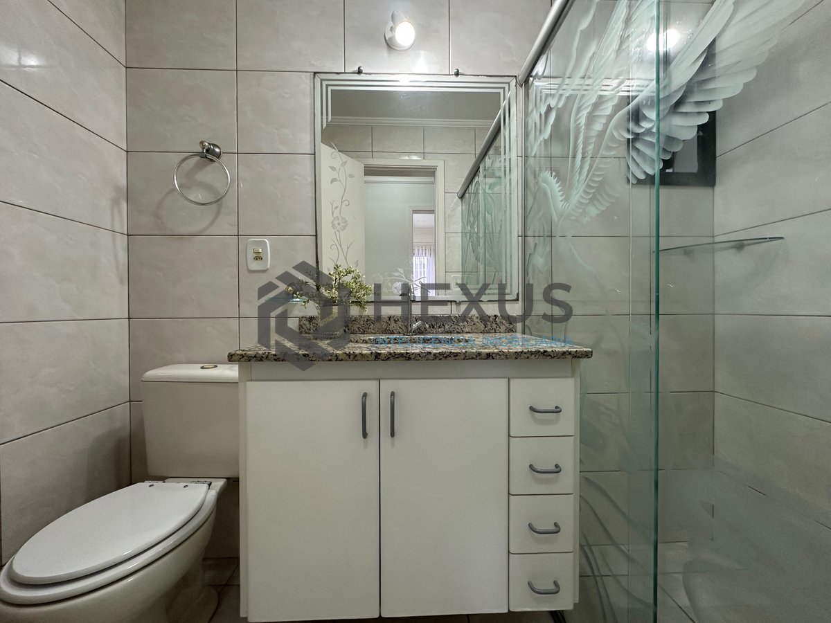 Foto 15 de Apartamento com varanda e lazer a 400m da praia na Enseada, Guarujá