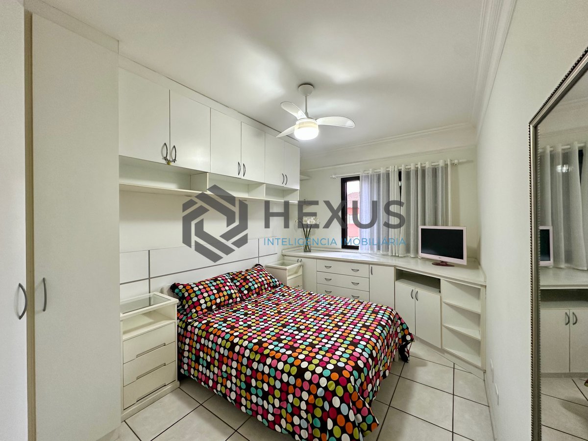 Foto 16 de Apartamento com varanda e lazer a 400m da praia na Enseada, Guarujá