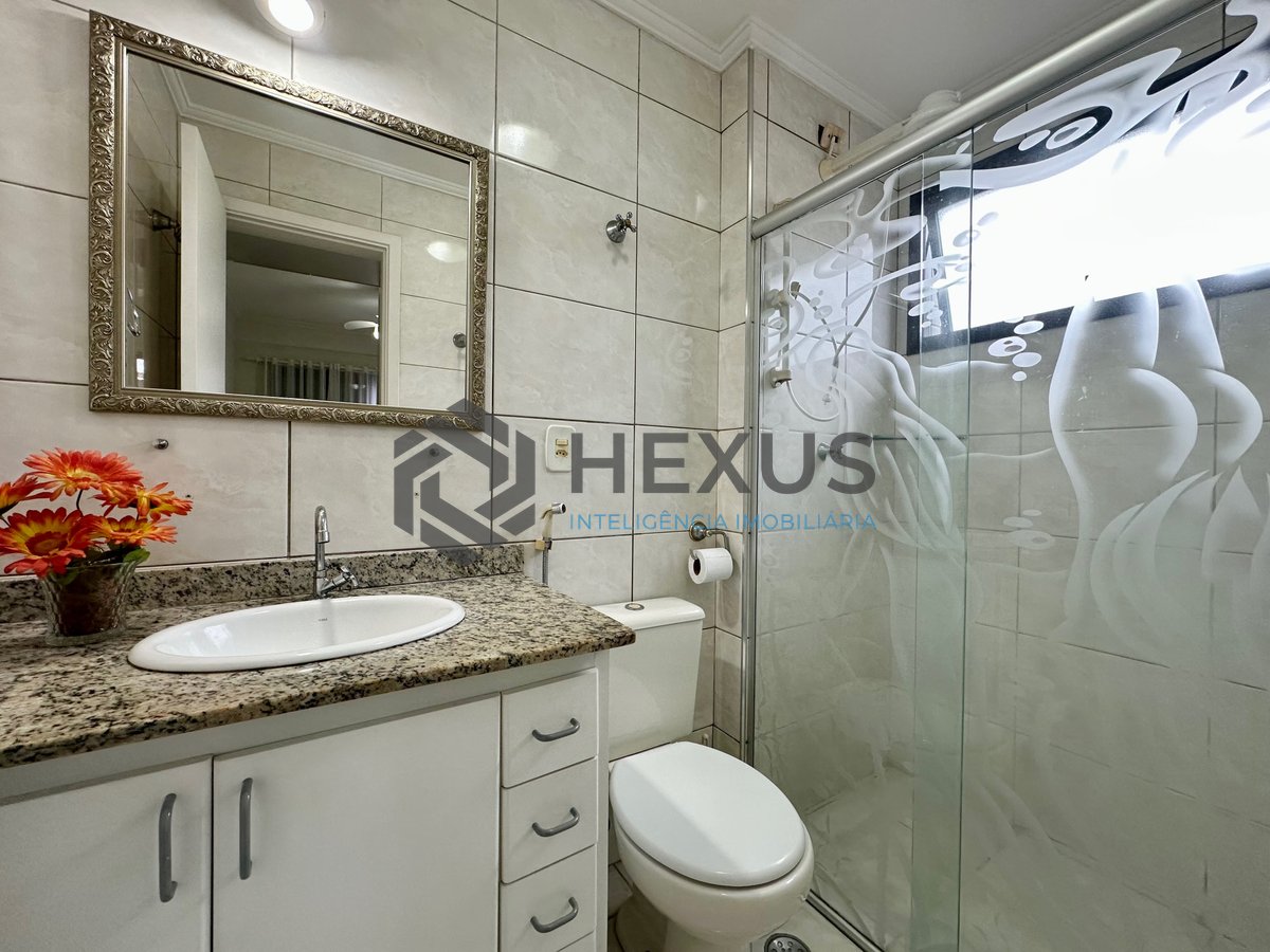 Foto 20 de Apartamento com varanda e lazer a 400m da praia na Enseada, Guarujá