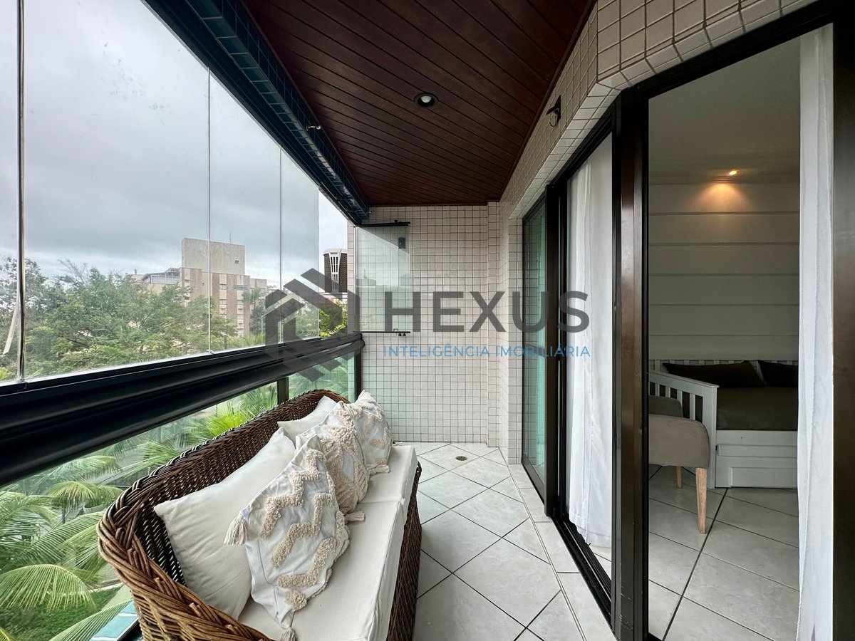 Foto 10 de Apartamento com varanda e lazer a 400m da praia na Enseada, Guarujá