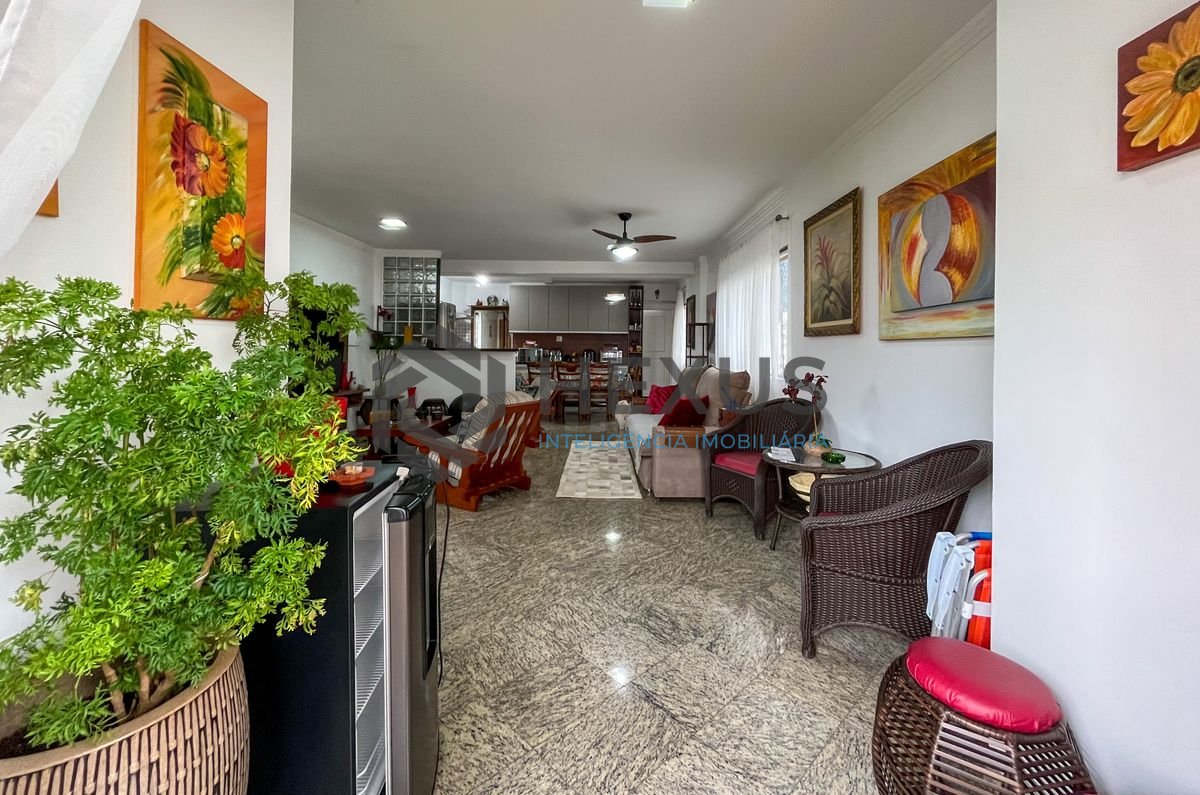 Foto 11 de Apartamento com varanda vista mar e lazer a 2 quadras da praia nas Pitangueiras, Guarujá