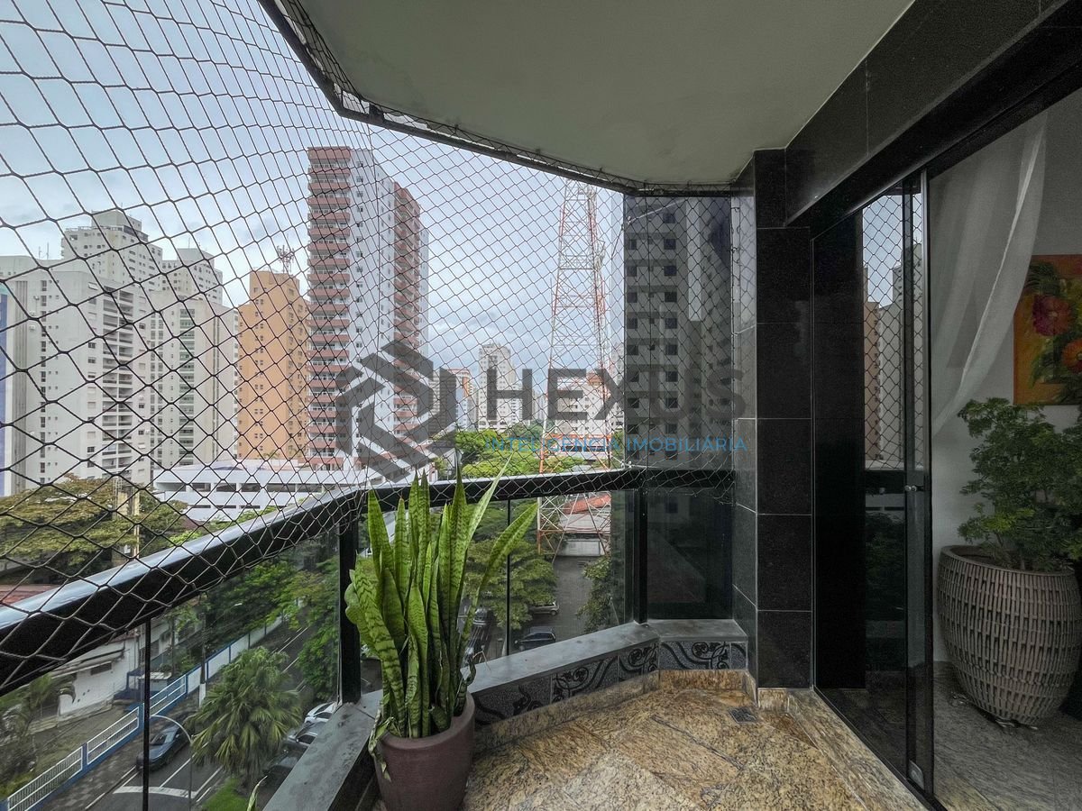 Foto 13 de Apartamento com varanda vista mar e lazer a 2 quadras da praia nas Pitangueiras, Guarujá