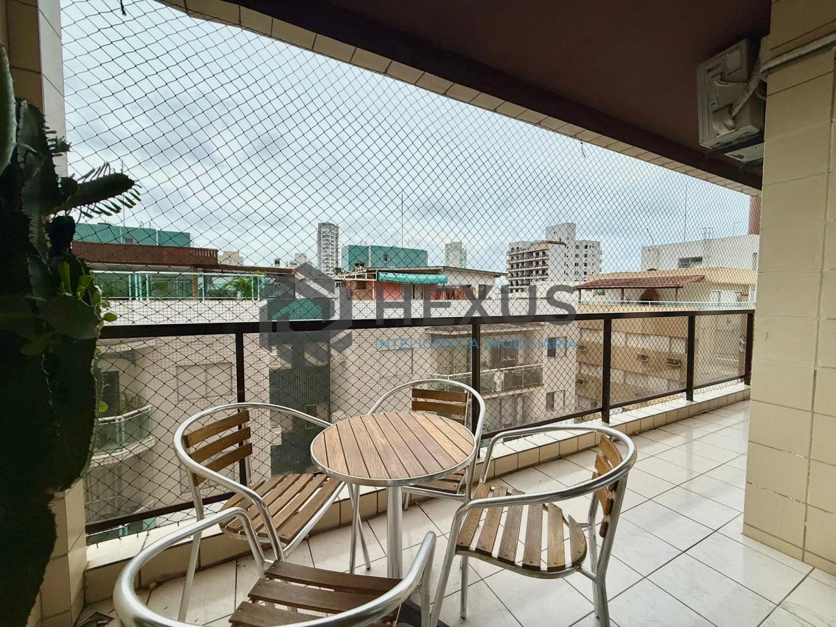Foto 2 de Apartamento com varanda e lazer a 400m da praia na Enseada, Guarujá