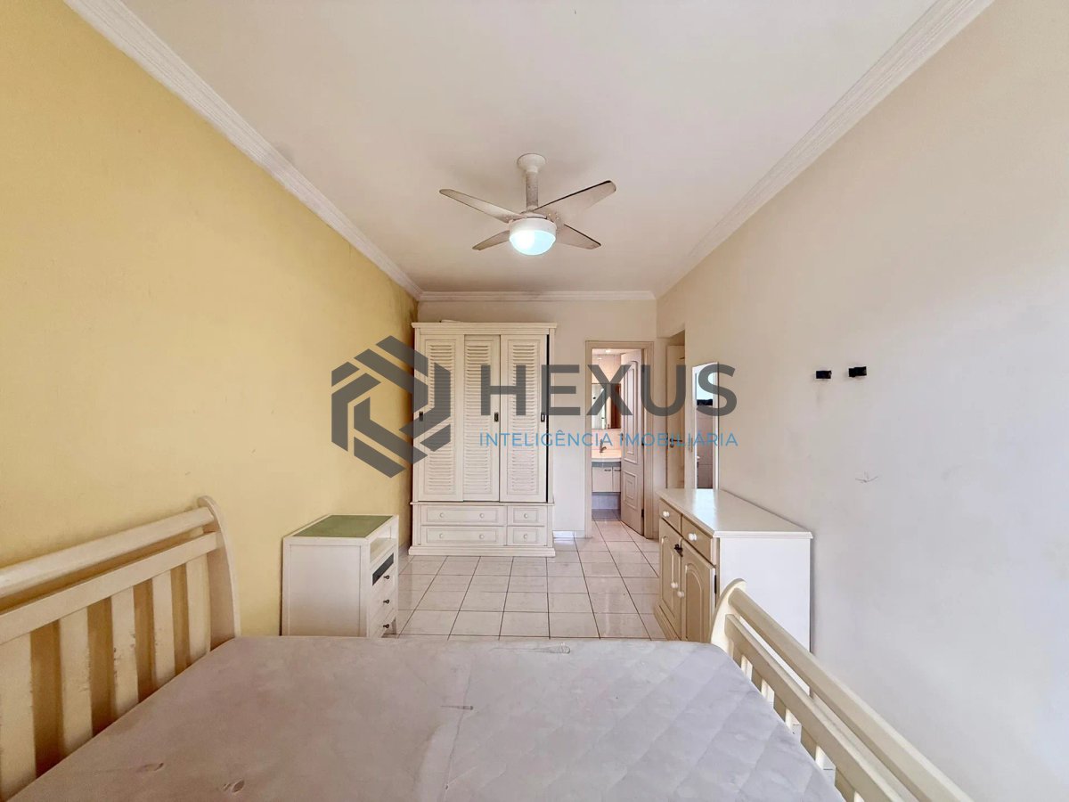 Foto 11 de Apartamento com varanda e lazer a 400m da praia na Enseada, Guarujá