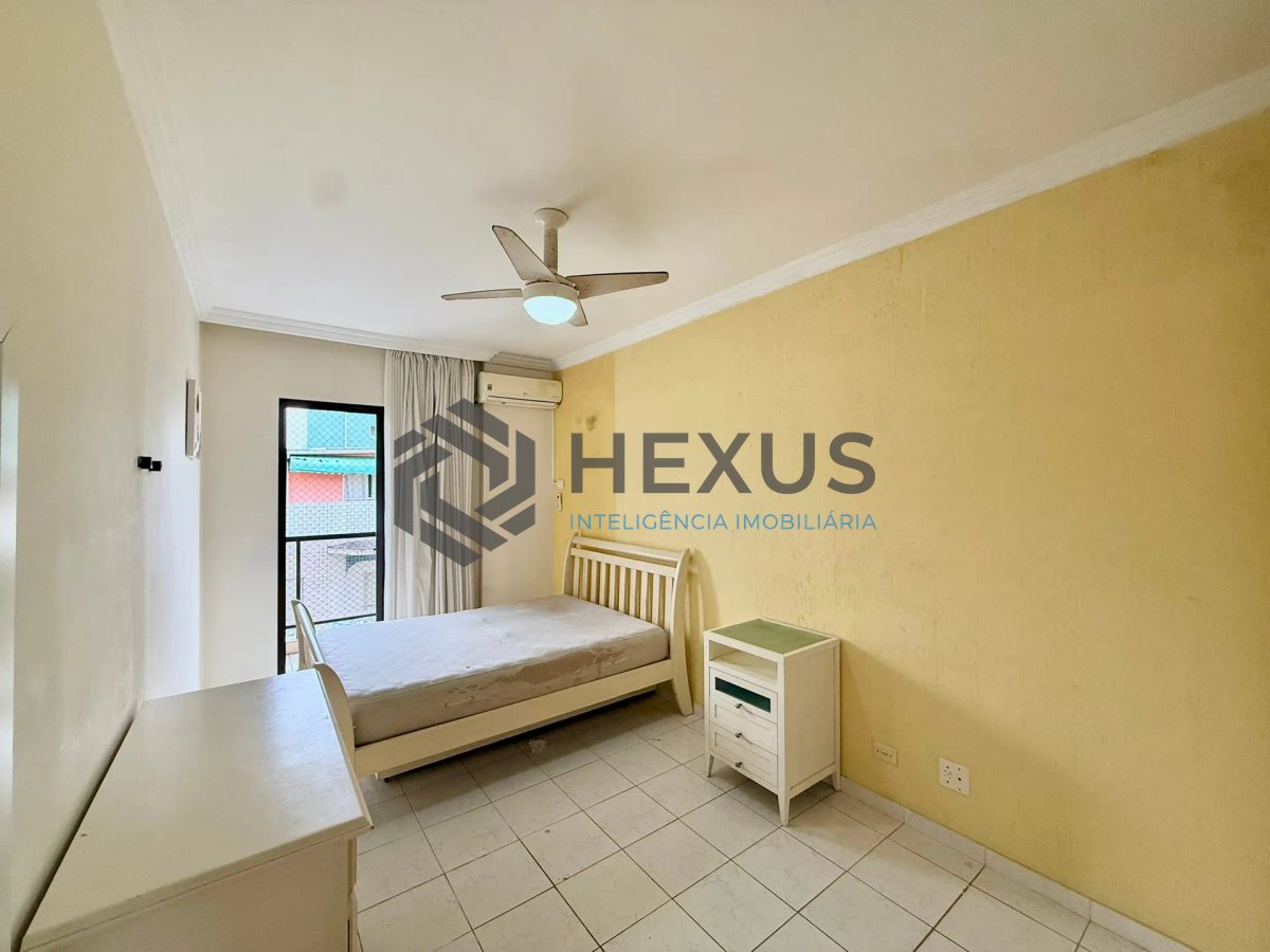 Foto 12 de Apartamento com varanda e lazer a 400m da praia na Enseada, Guarujá