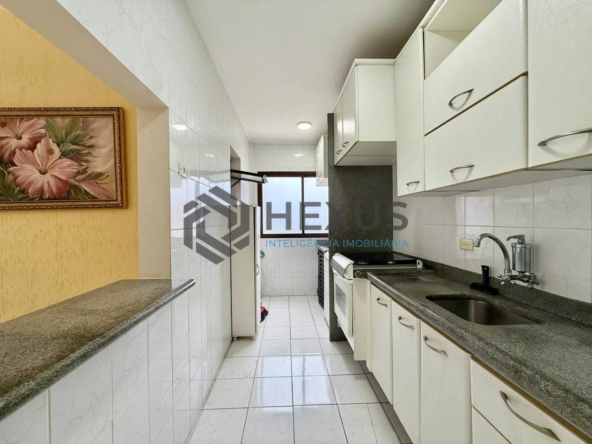 Foto 9 de Apartamento com varanda e lazer a 400m da praia na Enseada, Guarujá