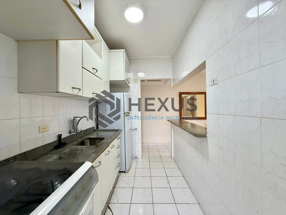 Foto 10 de Apartamento com varanda e lazer a 400m da praia na Enseada, Guarujá